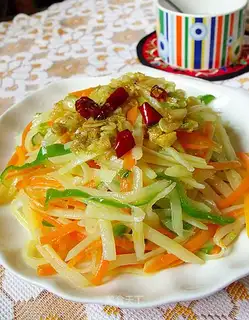 Shredded potatoes with salad