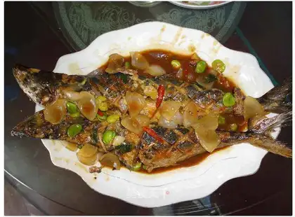 Braised mackerel with onion
