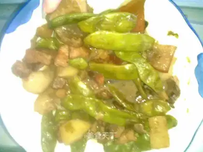 Braised beans with pork belly