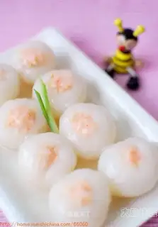 Fresh shrimp and lychee cups