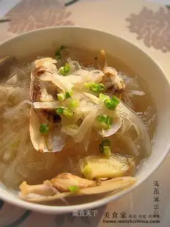 Oyster, leech and radish shredded soup