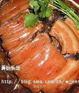 Private braised pork with plum vegetables