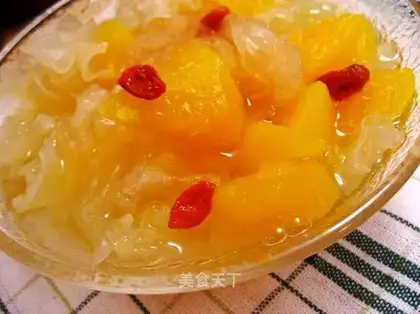 wolfberry, papaya and tremella soup