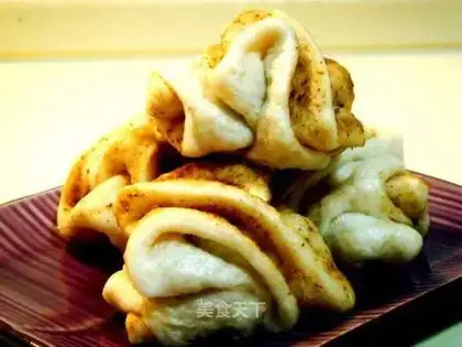Flower, salt and pepper sesame paste roll
