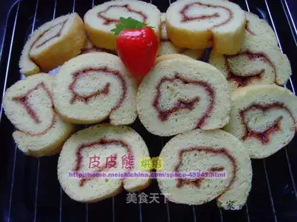 Strawberry breeze cake roll