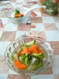 Cold soup with fresh vegetables