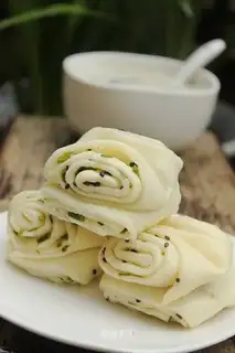 Sliced onion roll with salt and pepper
