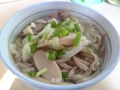 Ribs ribs, cabbage, onion noodles