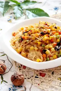 Colorful braised noodles