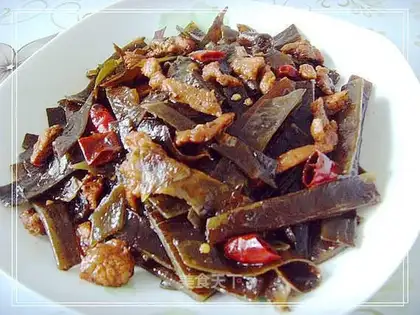 stir-fried pork with seaweed