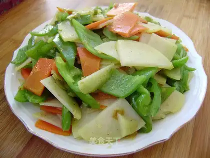 stir-fried pepper with potatoes and carrots