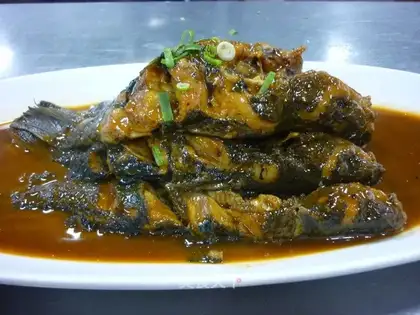 Braised ang-sickle fish