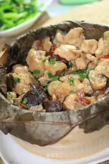 Chicken with mushrooms and dates