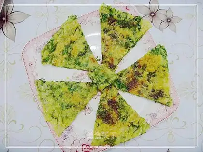Pan-fried celery leaf cake