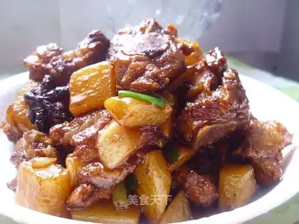 Roasted pork ribs with potatoes