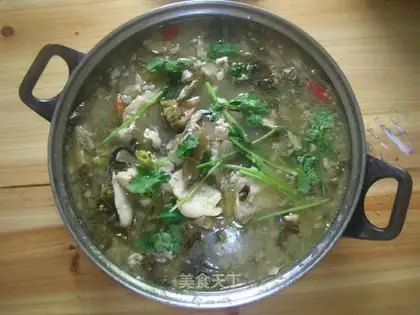 Home-cooked fish with pickled cabbage