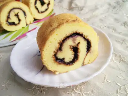 Blueberry cake roll