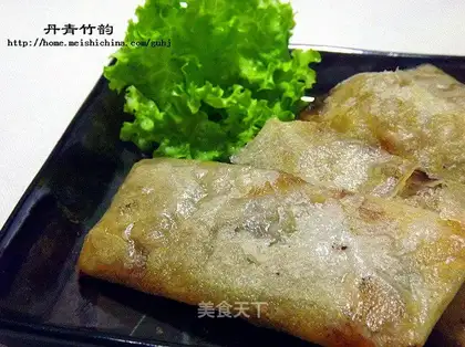Paper-wrapped pork slices