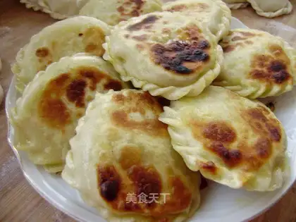 Hot noodles cabbage pie