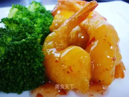 Crispy shrimp in chicken sauce
