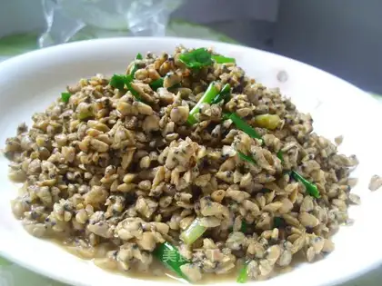 Scallion flavored shellfish meat