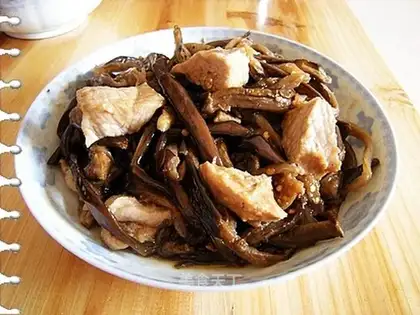 Stewed meat with dried eggplant
