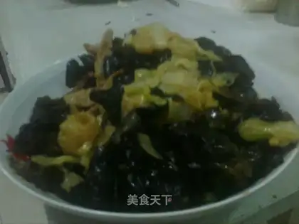 stir-fried fungus with cabbage