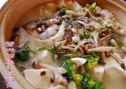 Crab-flavored mushroom fish head tofu casserole