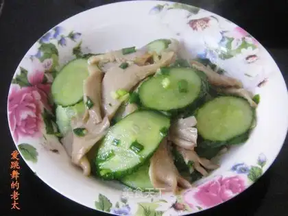 stir-fried cucumber with mushroom