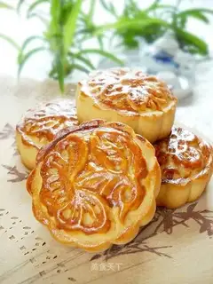 Orange-scented peanut mooncake