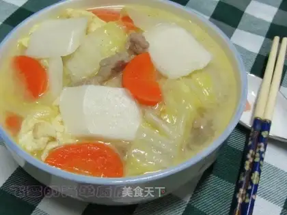 Boiled rice cake with cabbage