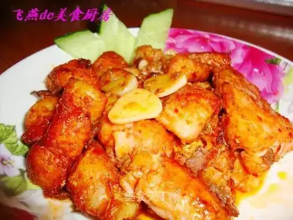Fish with glutinous rice cake in tomato sauce