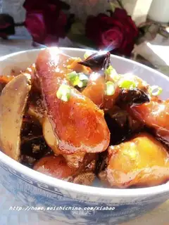 Home-cooked braised pig's feet