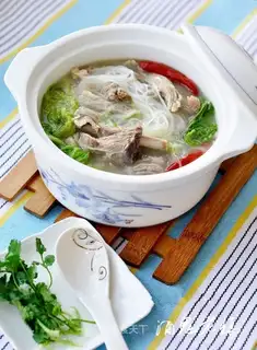 Lamb chops, cabbage and vermicelli soup