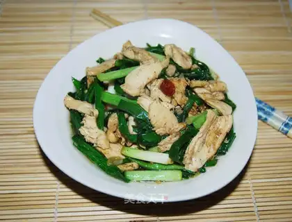 stir-fried chicken with garlic sprouts
