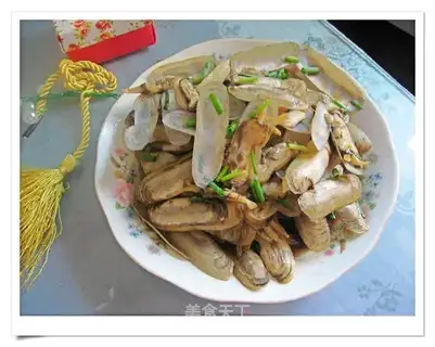 Razor clam in scallion oil