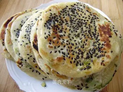 Hot black sesame onion cake