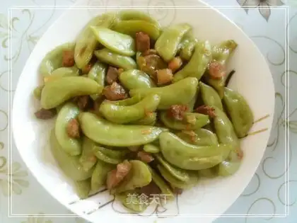 stir-fried diced pork with lentils