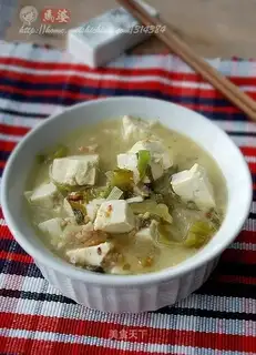 Pickled cabbage and tofu soup