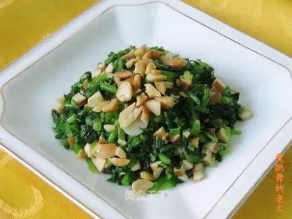Dried bean curd mixed with radish and rose cherry blossom