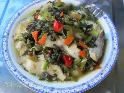 Boiled fish tail with pickled vegetables