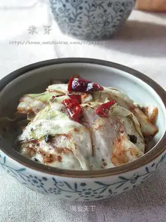 Hand-shredded cabbage with soy sauce