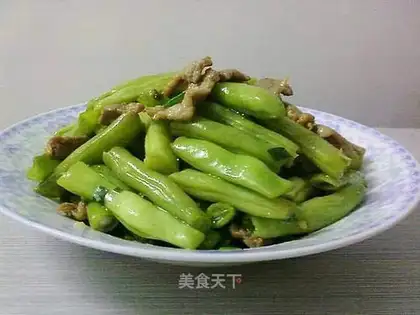 stir-fried pork slices with green beans