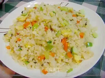 Home-cooked fried rice with egg