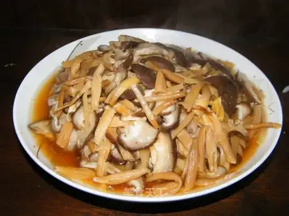 Mushroom golden needle chicken wings