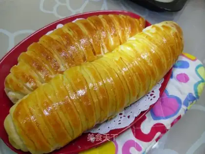 Blueberry bean paste caterpillar bread