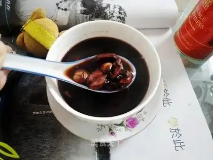 Red dates and black rice porridge