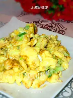 Scrambled eggs with green onions