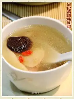 Stewed young pigeon with Huaiqi and Polygonatum