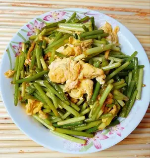 Garlic fried eggs